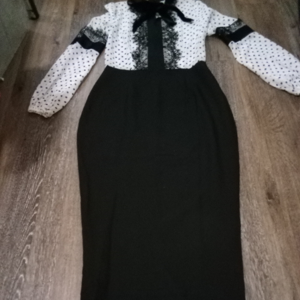 🌁 NWOT: UNBRANDED; BLACK & WHITE POLKADOT BOW TIE LACE  SHEER TOP MIDI DRESS.